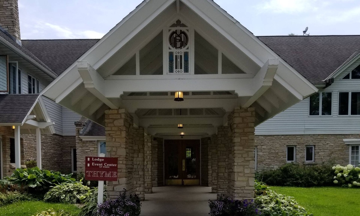 Baileys Harbor Cabin | Maxwelton Braes Lodge and Golf Course