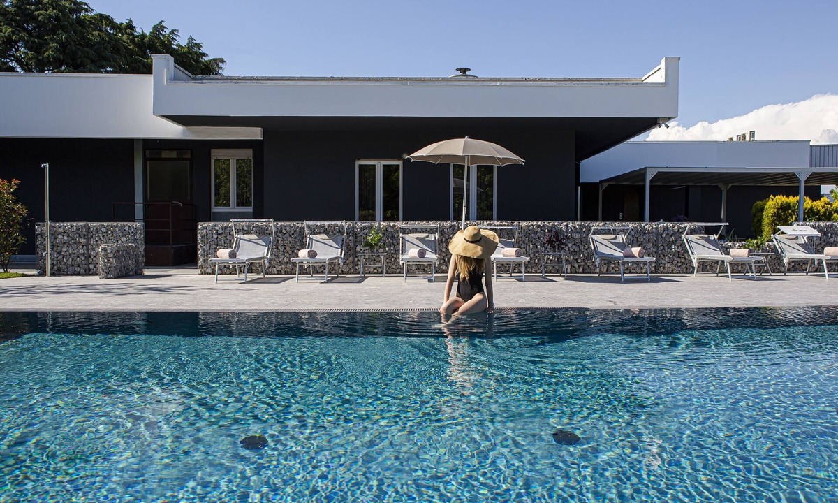 Saronno Hotel | MEALBA HOTEL Suite & Pool
