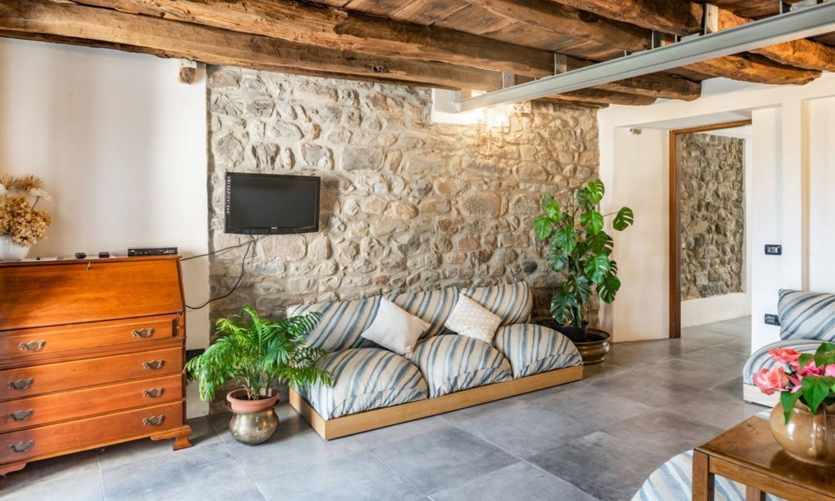 Borghetto di Vara Apartment | Medieval Getaway! Apuan Alps Authentic Apt x4
