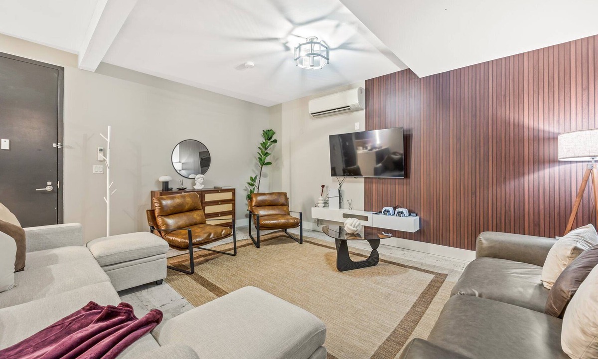 Broadway Triangle Apartment | Mid-Century Stay: 5BR and 5 Baths w/PS5 & Laundry