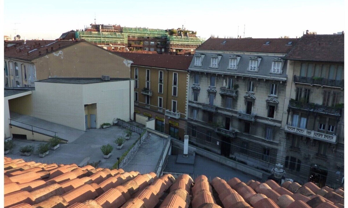 Porta Venezia Apartment | Mini room under the Milan sky (dormer window)