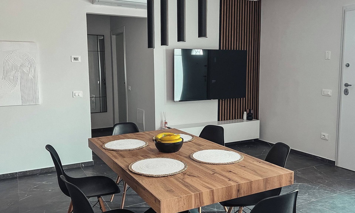 Savio Apartment | Modern 2BR 2BA Apt Sleeps 6 Free Parking
