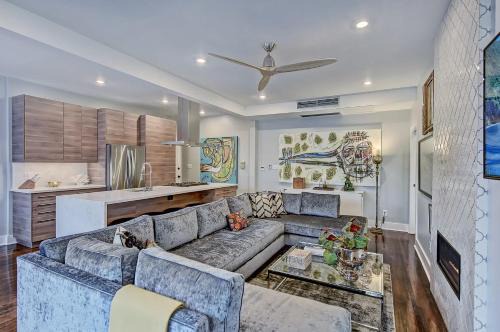 Cherry House | Modern 2BR Condo with Sunroom near Uptown