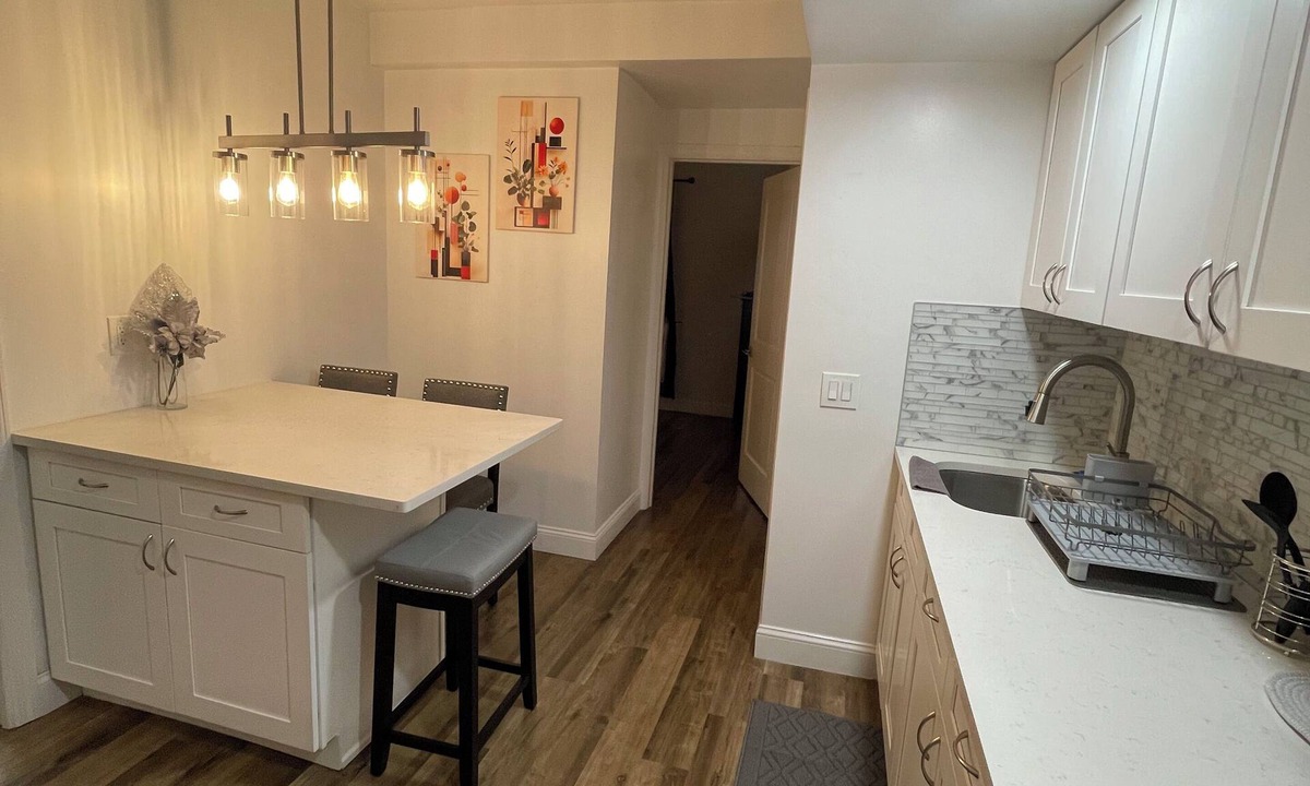 Bryn Mawr Apartment | Modern 2BR Near NYC Free Parking Quiet Area