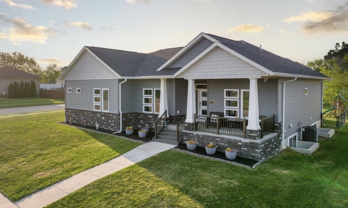 Center Point House | Modern comfort, small town charm. Room for all to visit, rest retreat or create