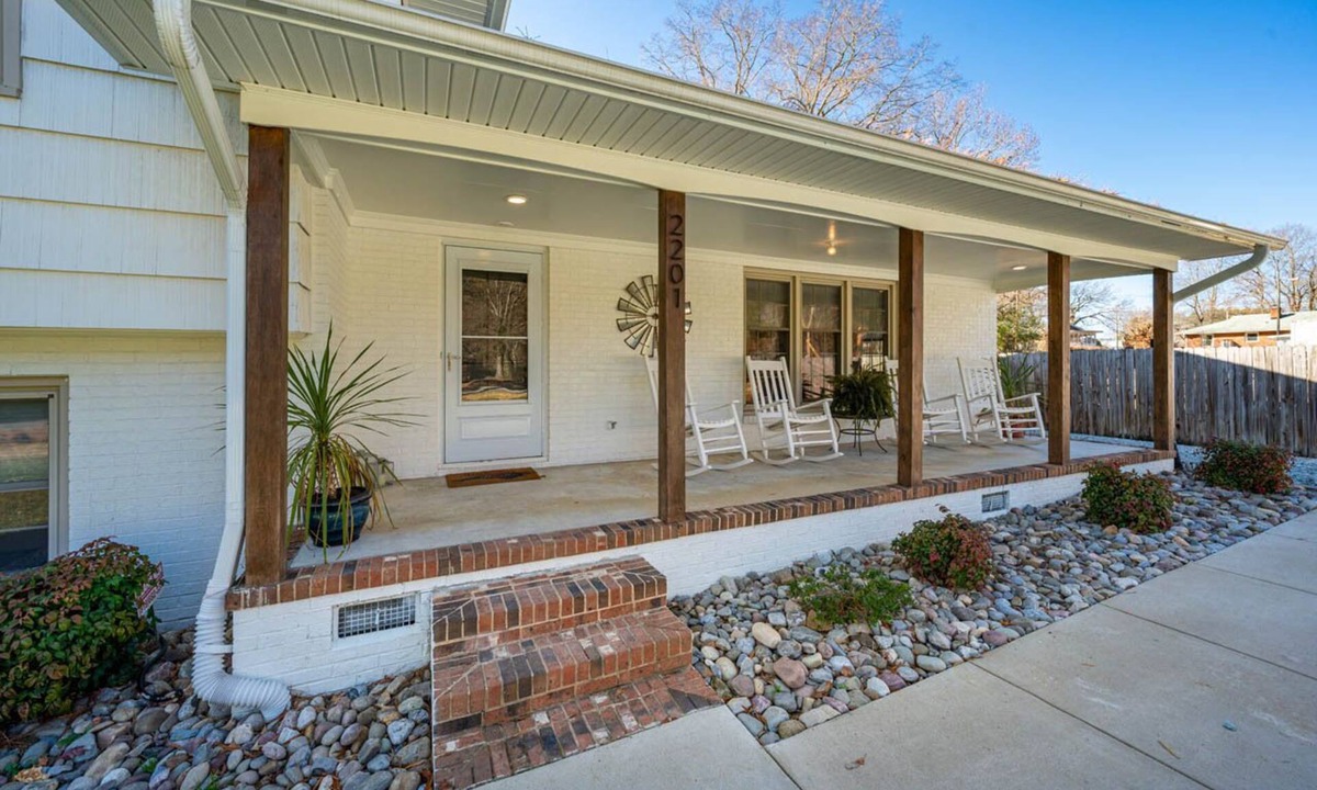 Durham House | Modern Gem 5BR w/Workspace + King Beds