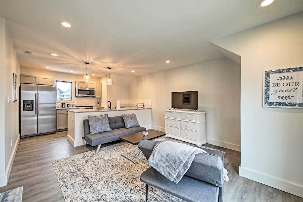 Herron Morton Condo | Modern Indianapolis Condo < 2 Miles to Downtown!