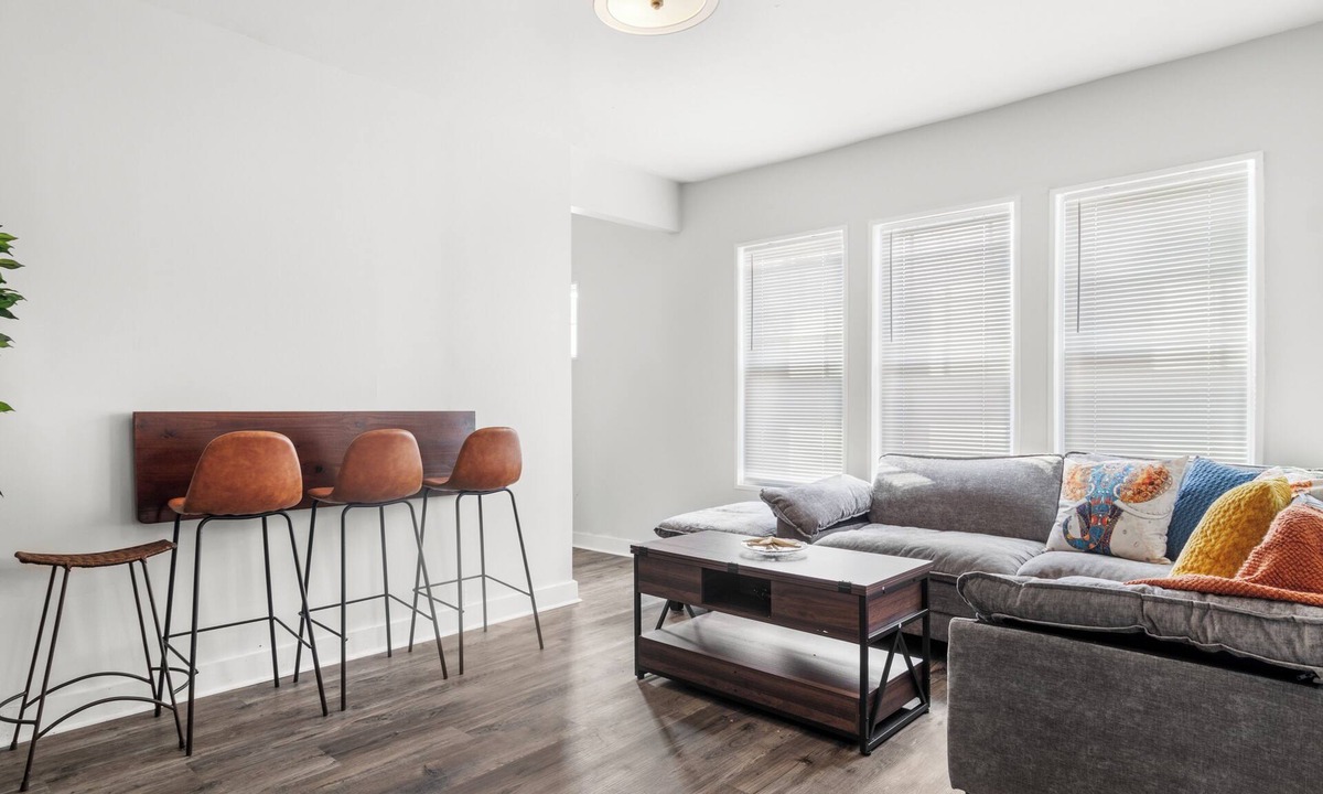 Near Eastside House | Modern Retreat with 3King Beds Prime Location