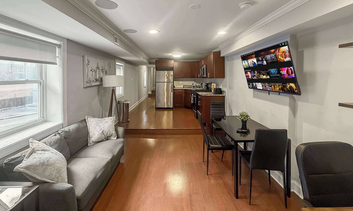 Southwark Apartment | Modest 2BR Stay by Independence Hall | Sleeps 6