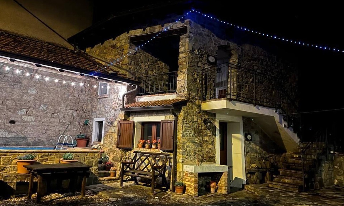 Primaore House | Mountain Retreat - 3 self-contained properties accommodating up to 14 plus cot