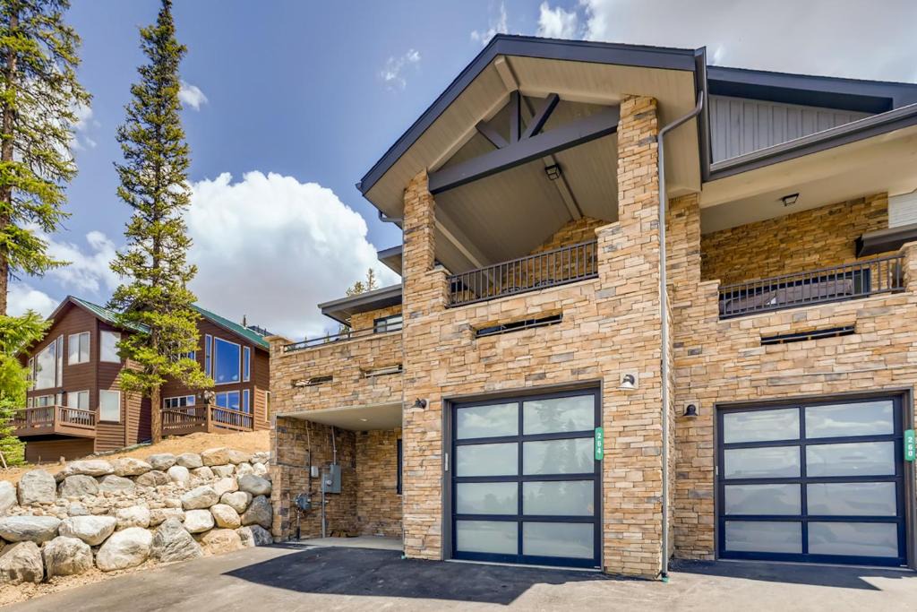 Woodmoor House | Mountain Vista Retreat