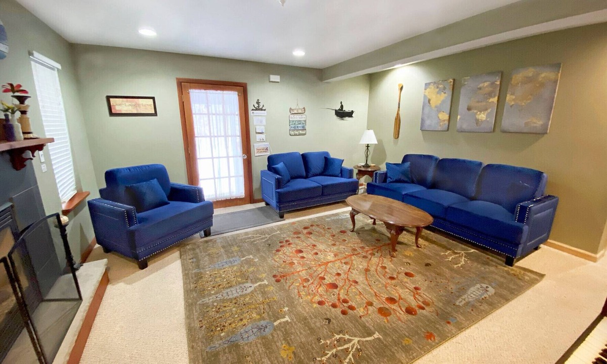 Pocono Lake Apartment | ⛱️⛷️⛰️Mt. Maplewood Chalet❤️2BR★HotTub★Poconos★Fireplace★Ski★Dogs+