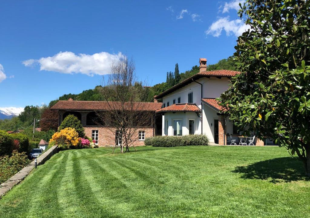 Palazzo Canavese Bed & Breakfast | MyVilla B&B