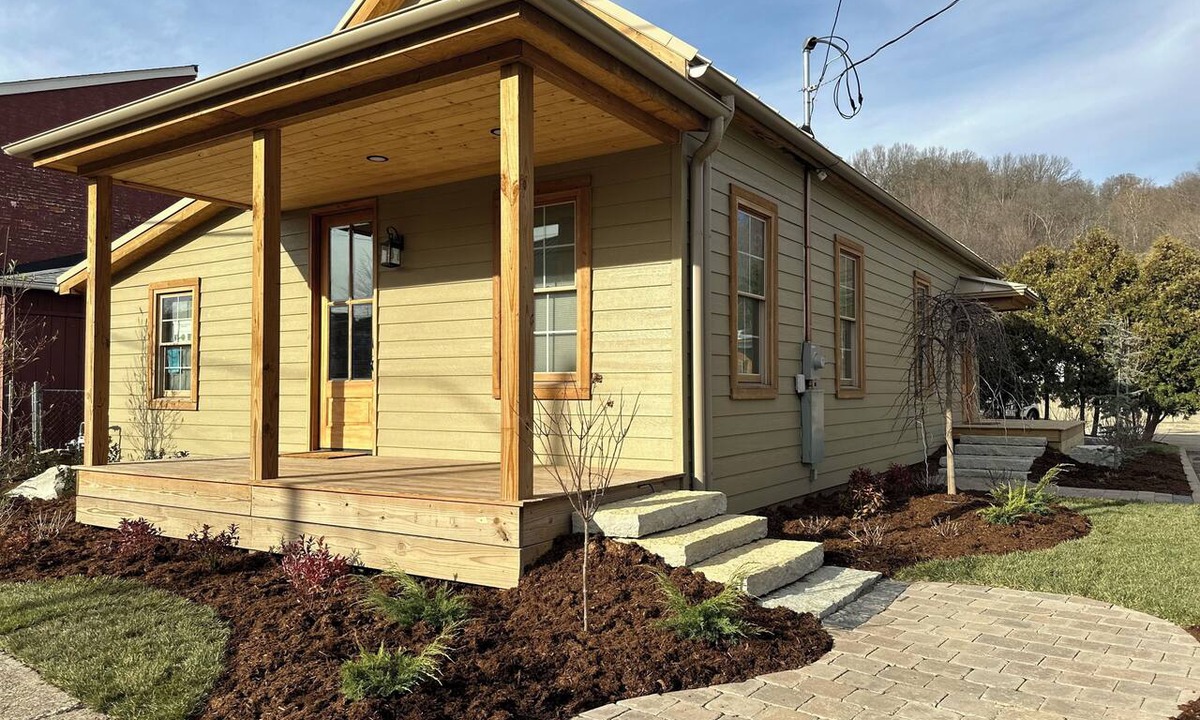 Madison House | Nestled in downtown Madison, The Olive House has charm and modern comfort.
