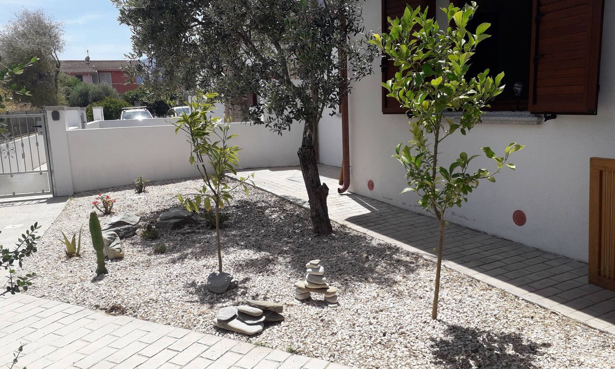 Posada House | NEW HOUSE, & FENCED GARDEN, PRIVATE PARKING NEAR BEACHES.