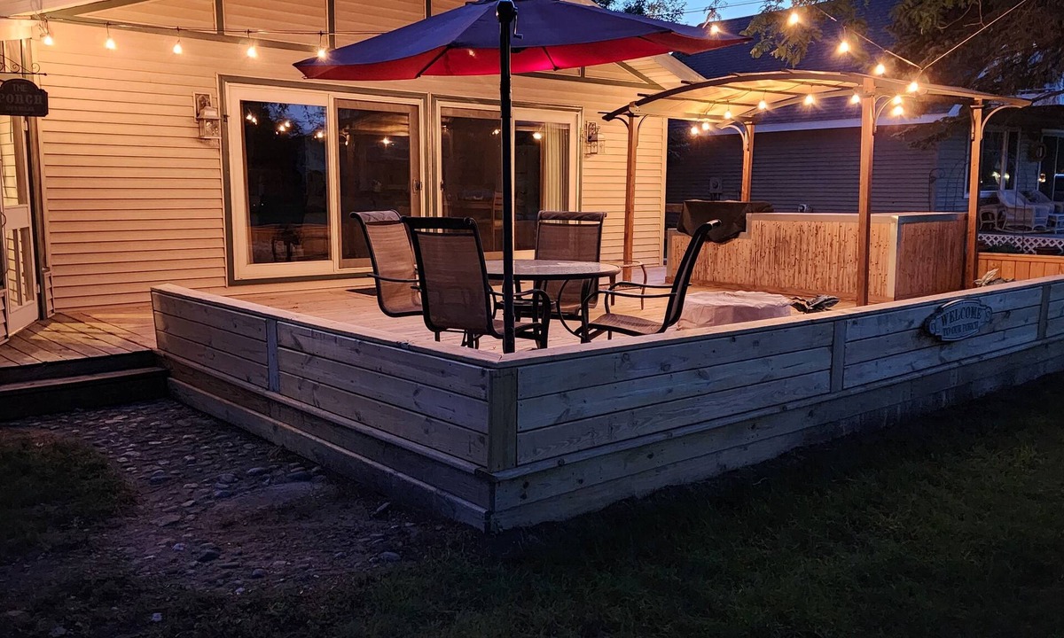 Canadian Lakes Cottage | NEW! Lake view/access Cozy Cabin!