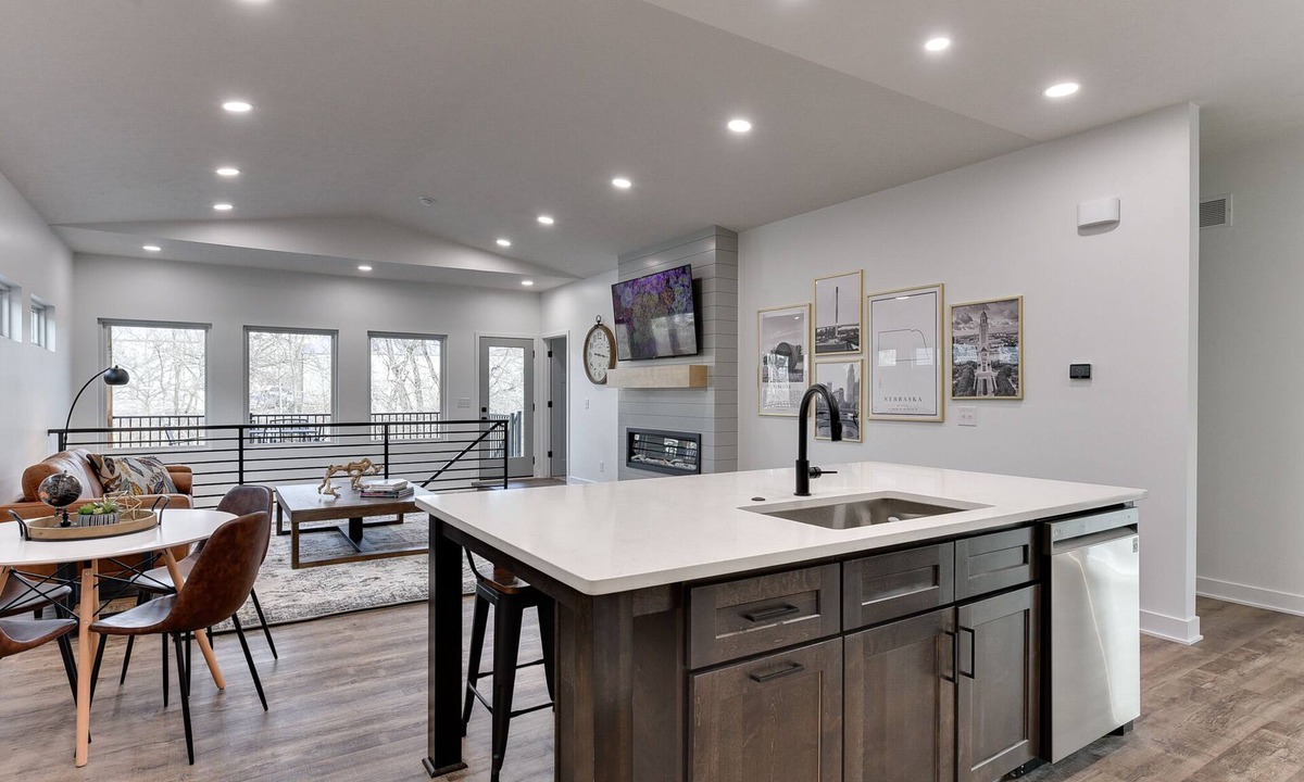 Jefferson House | New Modern 4 Bedroom Home, Perfect for Families