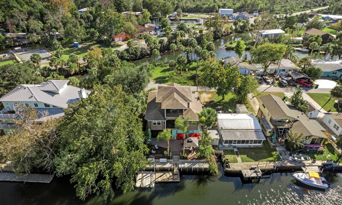Weeki Wachee Gardens House | Newly Listed, Sleeps 12, On River W. Kayaks included, Boat Dock , Gulf Access