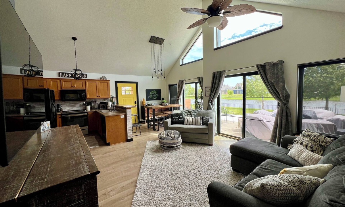 Arnolds Park House | Newly updated(2021)Vacation Home @ Bridges Bay Resort located on the pond
