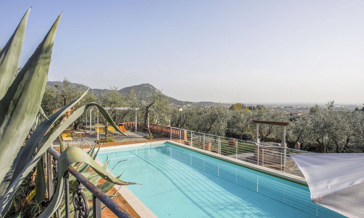 Pieve a Nievole Apartment | Nice apartment for 6 people with pool, WIFI, hot tub, TV, patio and pets allowed