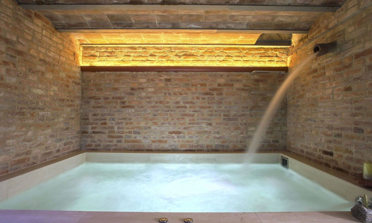 Pieve a Nievole Apartment | Nice apartment for 4 guests with WIFI, hot tub, pool, TV, patio and pets allowed