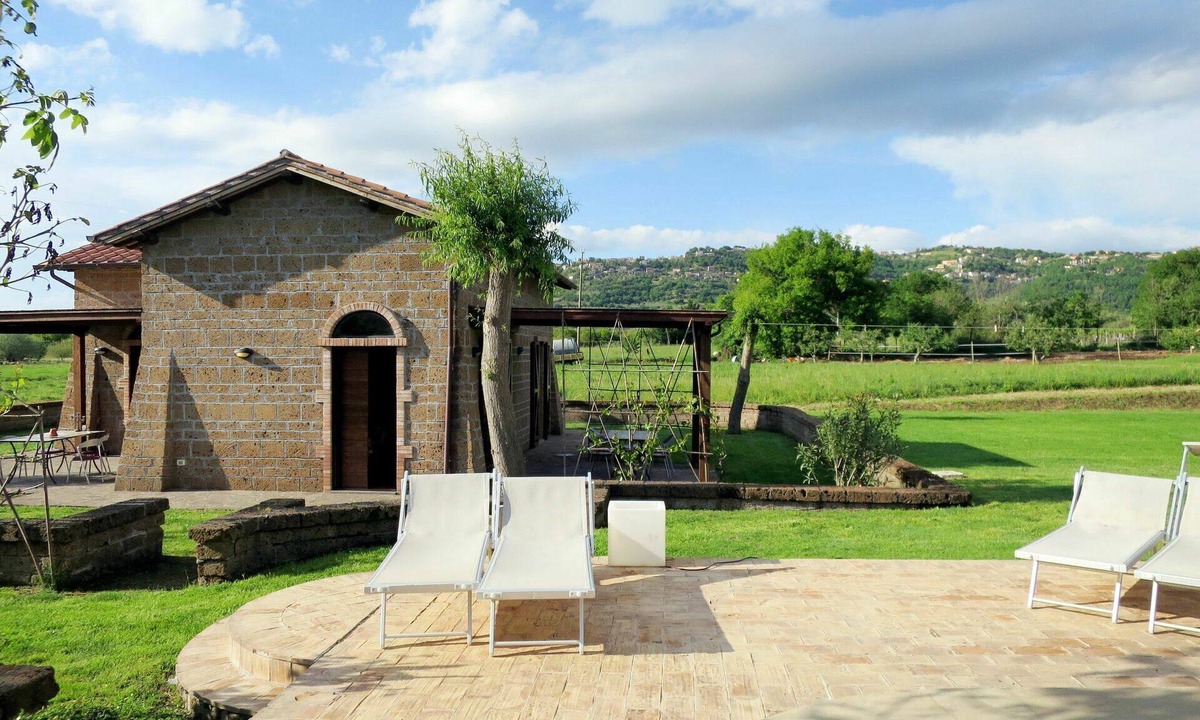 Montefiascone Villa | Nice apartment in villa for 8 people with WIFI, pool, TV, patio, pets allowed and panoramic view
