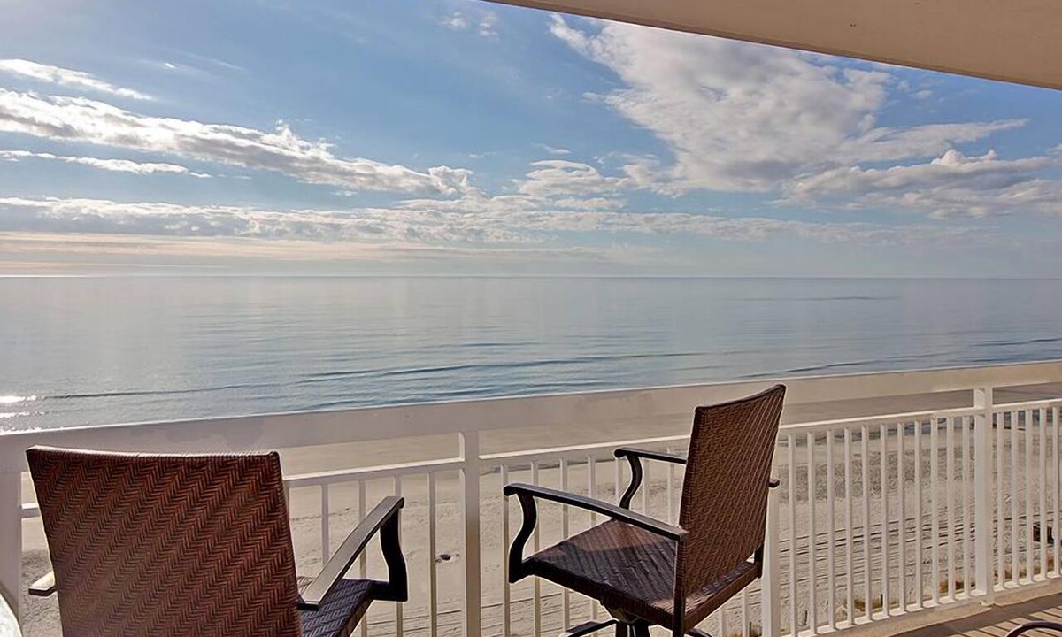 Crescent Beach Condo | Ocean Views and Spring Breeze | CS N703