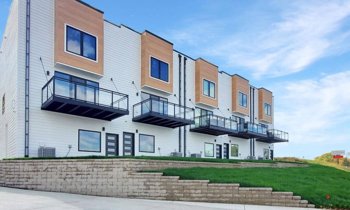 Arnolds Park House | Okoboji Lakeside Retreat In Arnolds Park