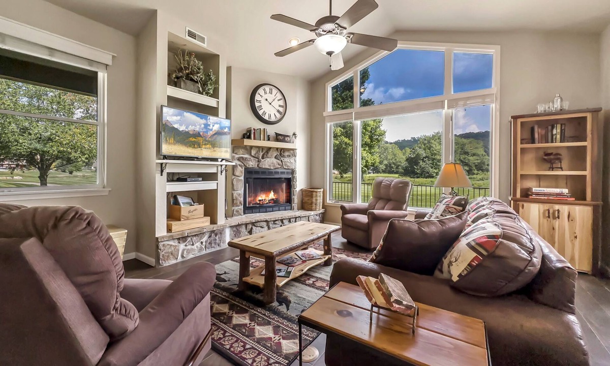 Camdenton Cottage | Old Kinderhook Cottage, Golf Club & Spa.