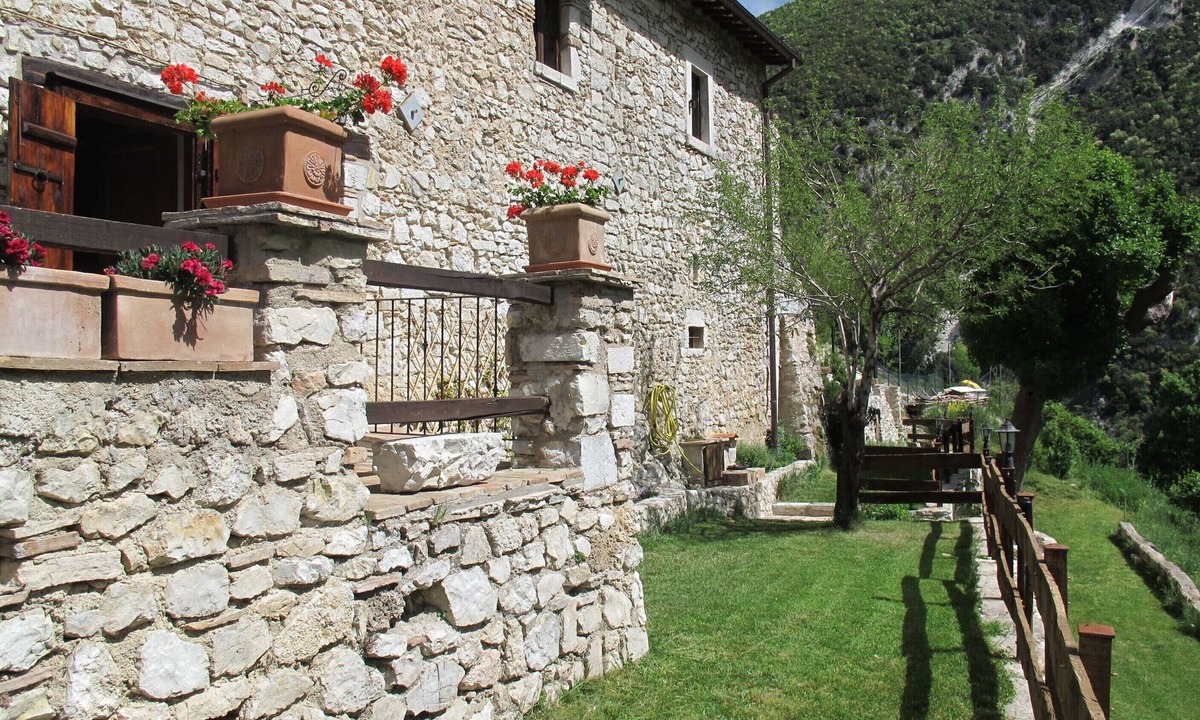 Ferentillo House | Old rural house with garden & SPA in the village of Valnerina