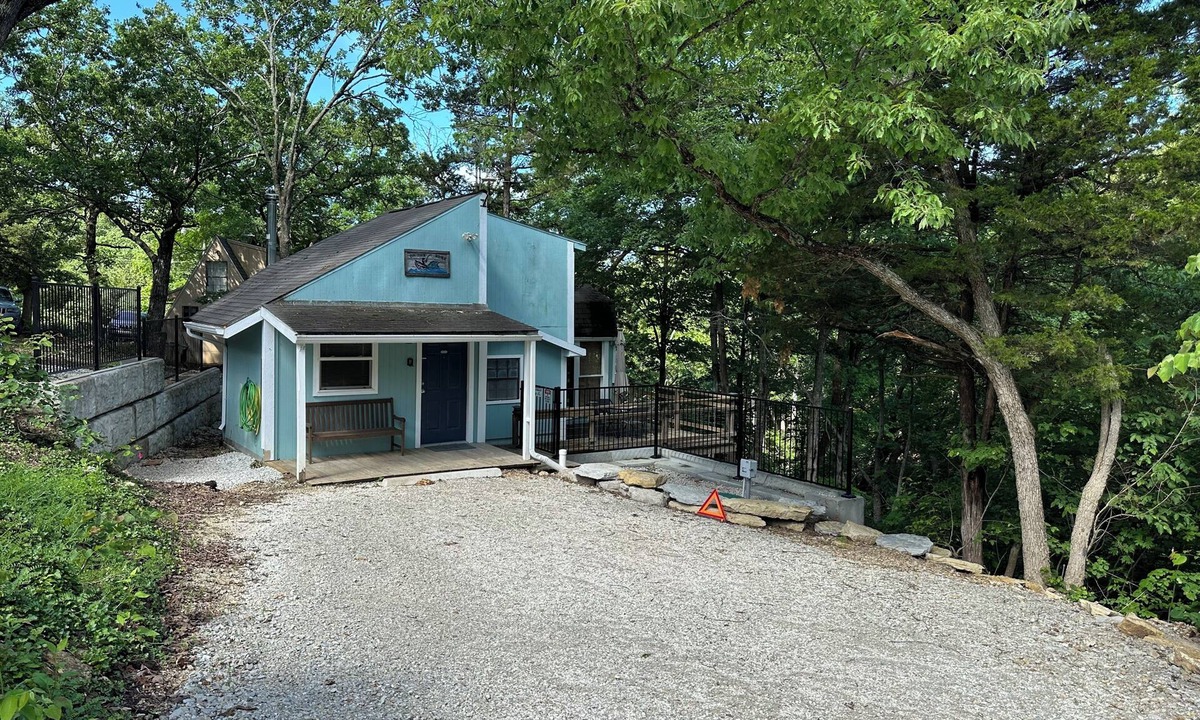 Hermitage Cabin | “On The Edge” Cabin Secluded, quiet, peaceful, private community