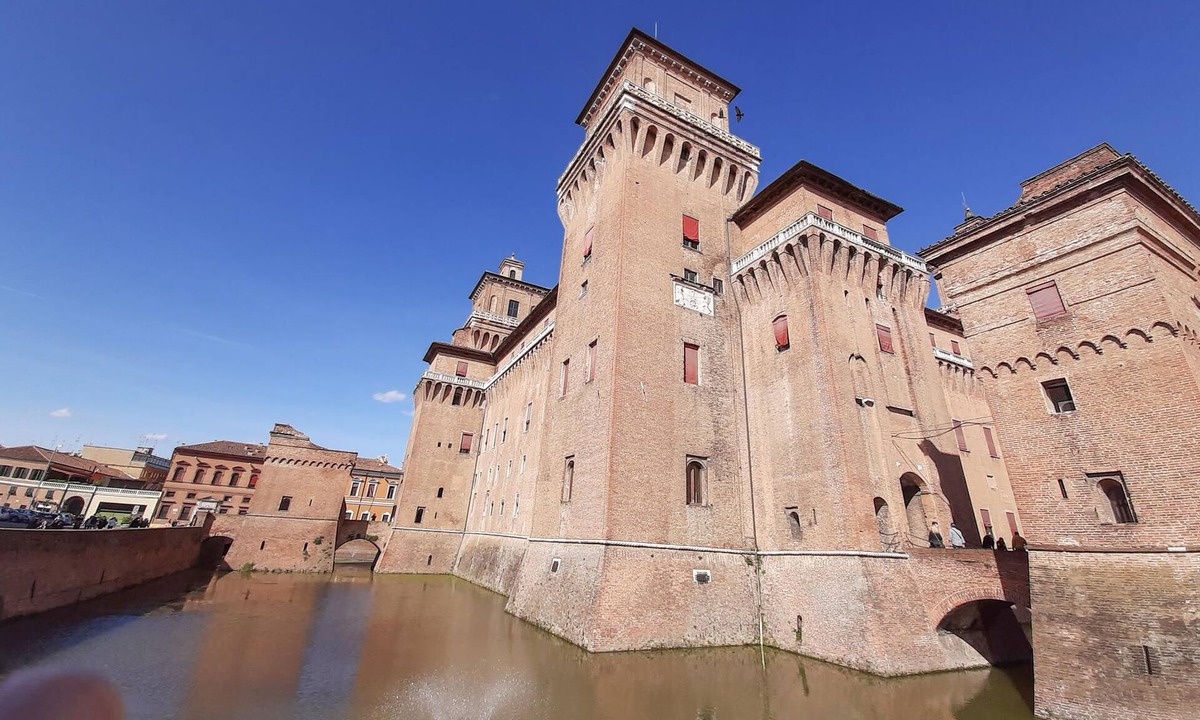 Monselice Apartment | Original vacation apartment in the classrooms of an old renovated school.