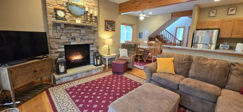 McHenry House | Our Heart's Desire- spacious 3 BR condo with hot tub in great location!