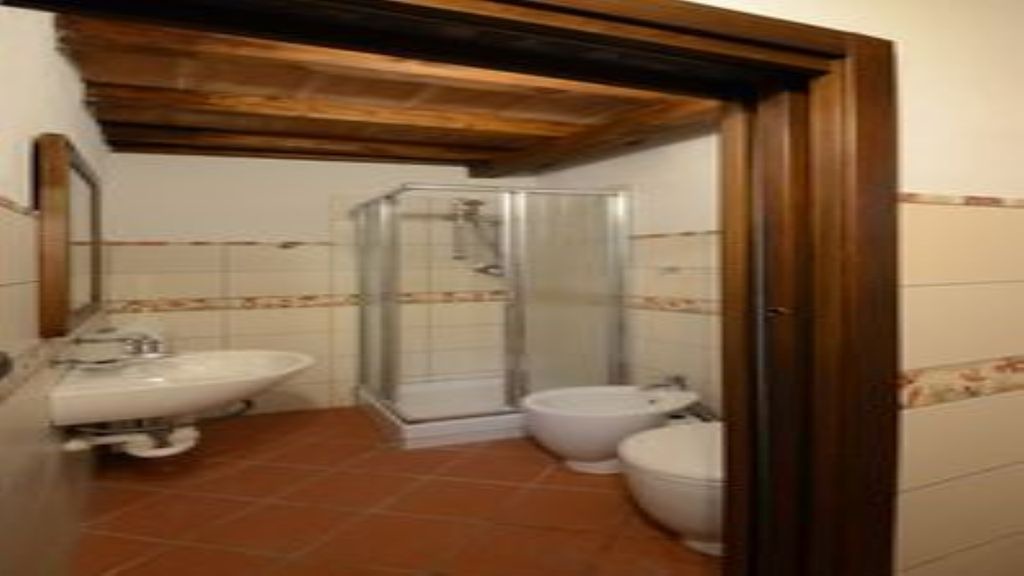 Nizza Monferrato House | Palazzo centro Bilocale with double bed and balcony