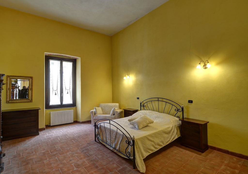 Nizza Monferrato House | Palazzo centro Bilocale with double bed 2
