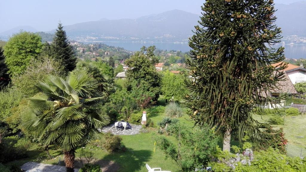 Porto Valtravaglia Apartment | Panorama sul lago