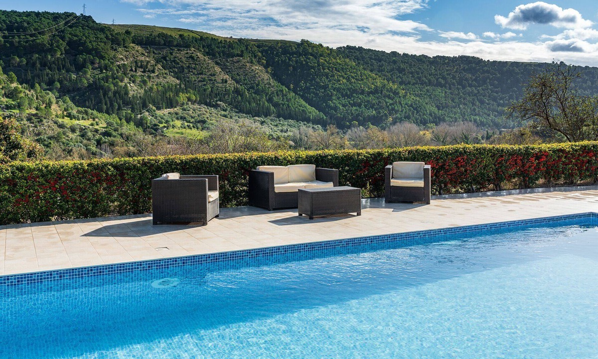 Ragusa Villa | Panoramic Villa with PRIVATE POOL and Modern Comforts in Ragusa Ibla