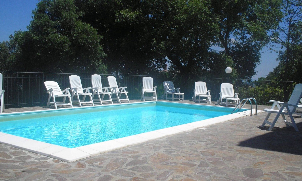 Chiusdino Villa | panoramica casa con piscina privata