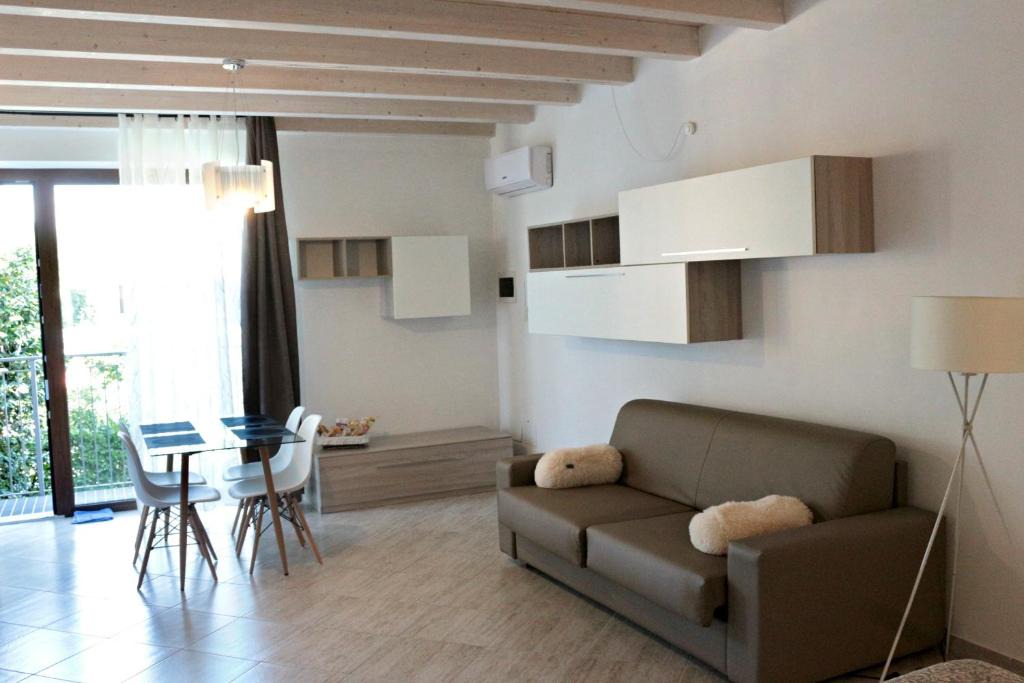 Golasecca Apartment | Paradeisos Residence Sas