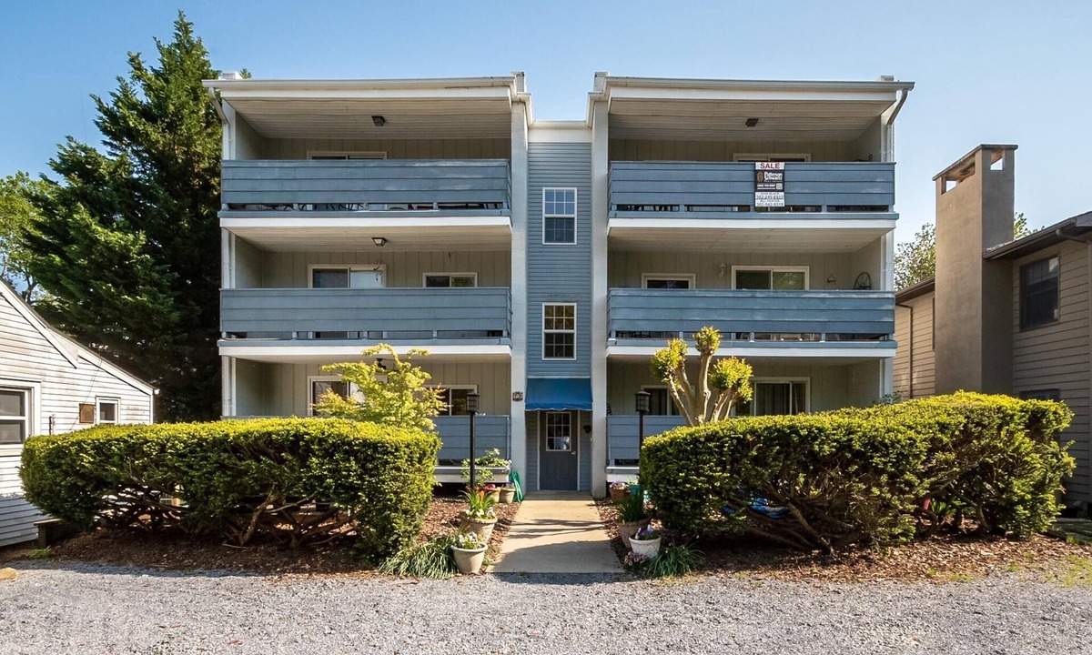 The Pines Condo | Park and Walk! Downtown Rehoboth Beach Condo