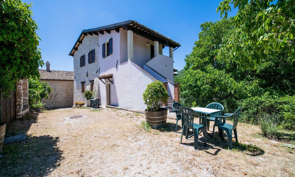Sellano House | Peaceful Holiday Home in Sellano with Pool