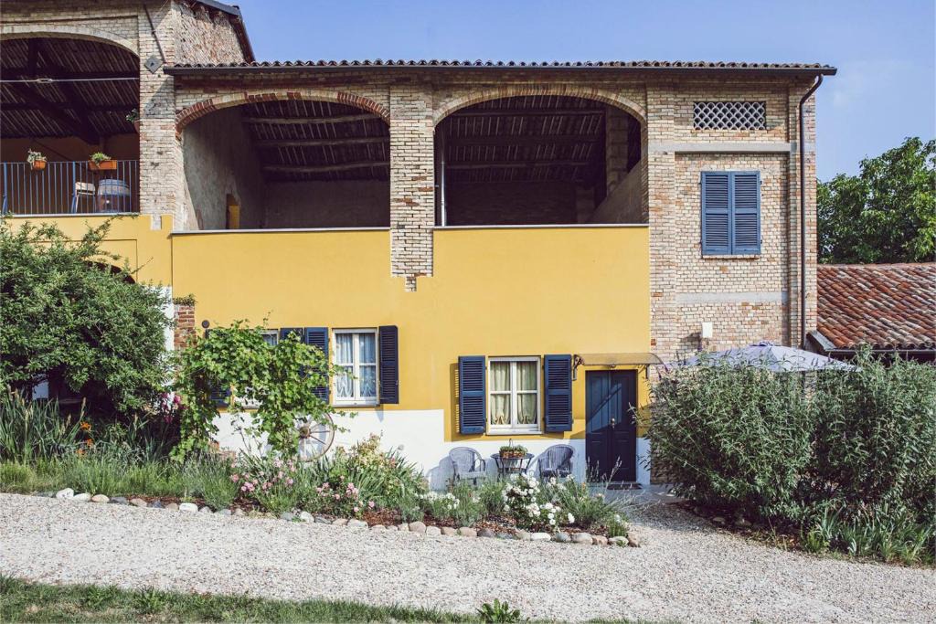 Cardona Apartment | Pet and Breakfast Pet Friendly Country House