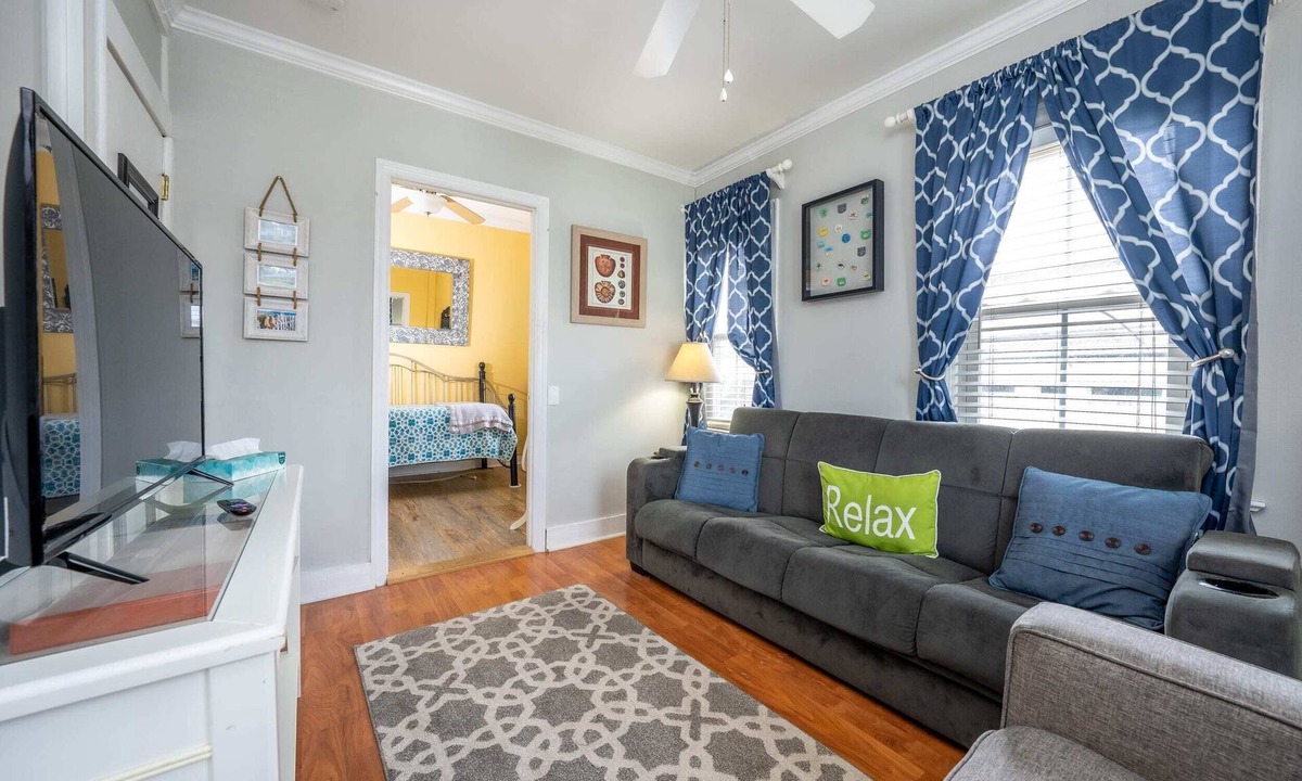 Ocean Grove Apartment | Pet Friendly 1.5BR 2 Blocks to Beach & Main Ave | Full Kitchen | Near Asbury