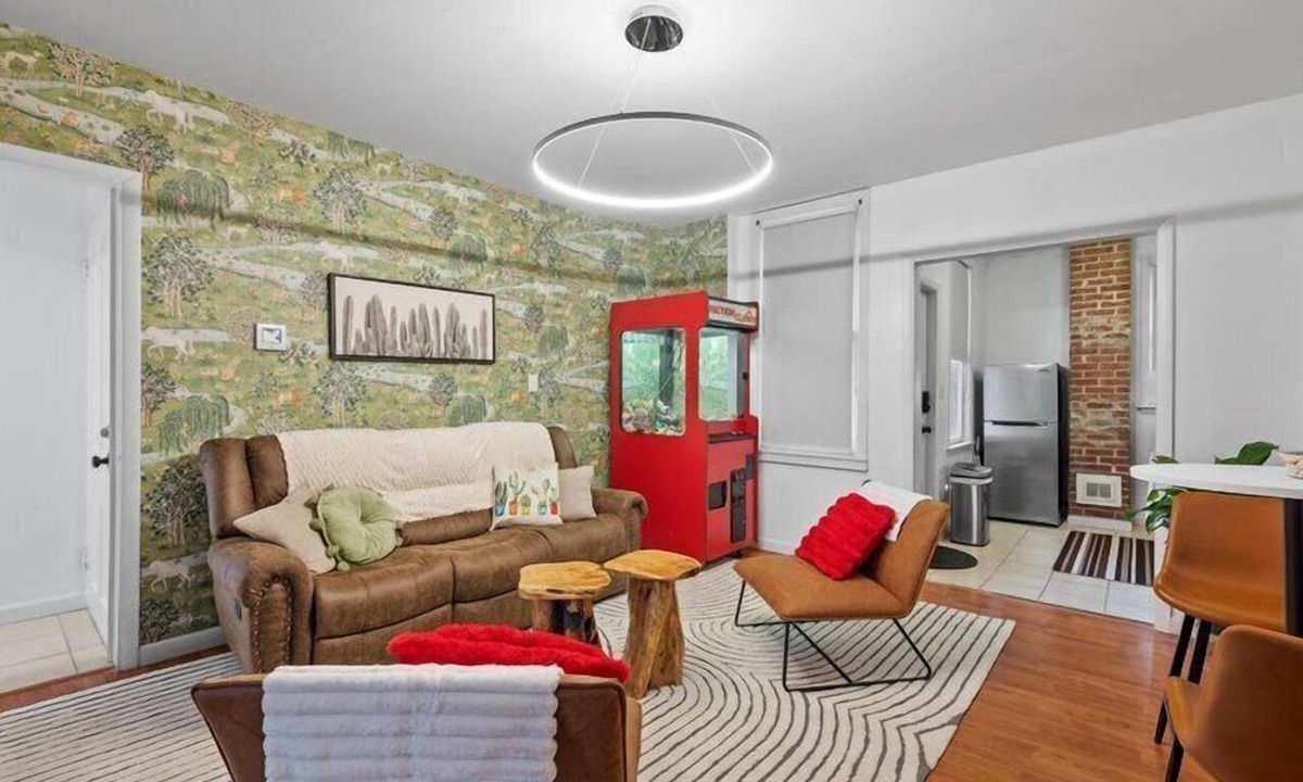 Lawrenceville Apartment | Pet Friendly | King Bed | Parking | Near PNC Park