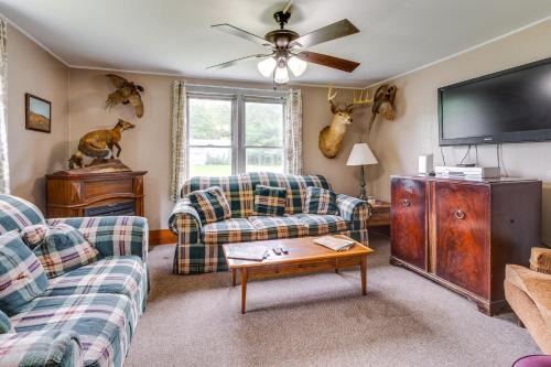 Smithmill House | Pet-Friendly Smithmill Retreat w/Yard!
