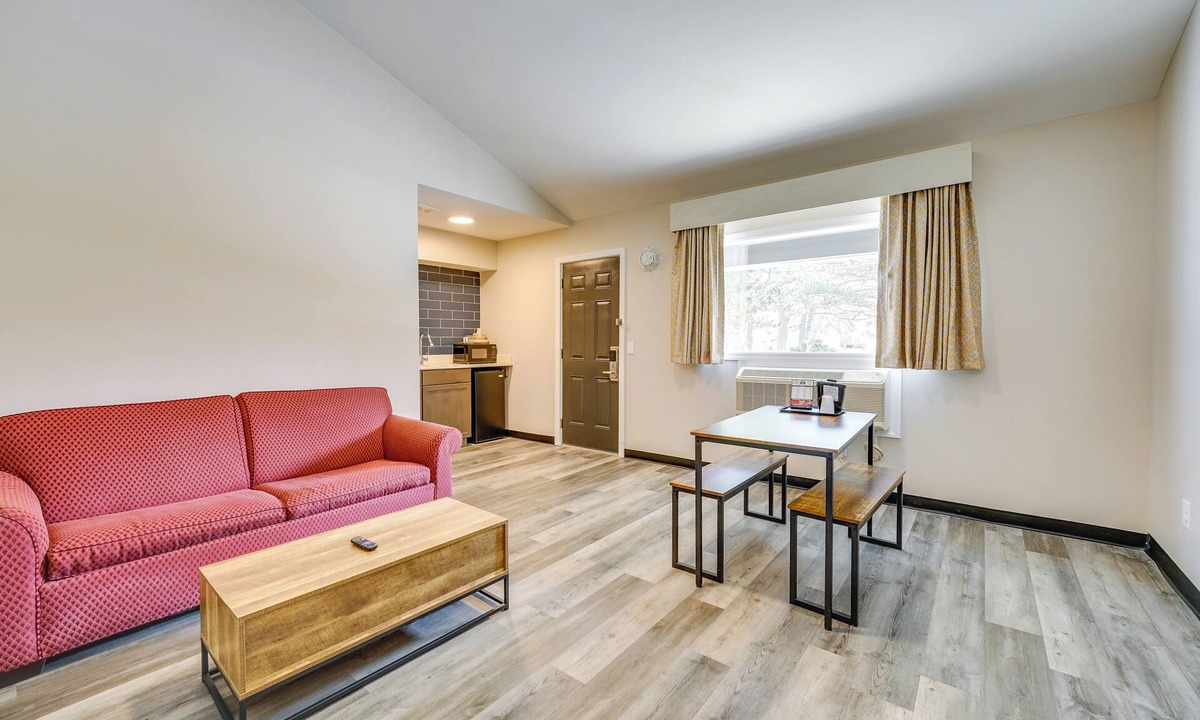 Port Huron Apartment | Pet-Friendly Studio Near Lighthouse Beach!