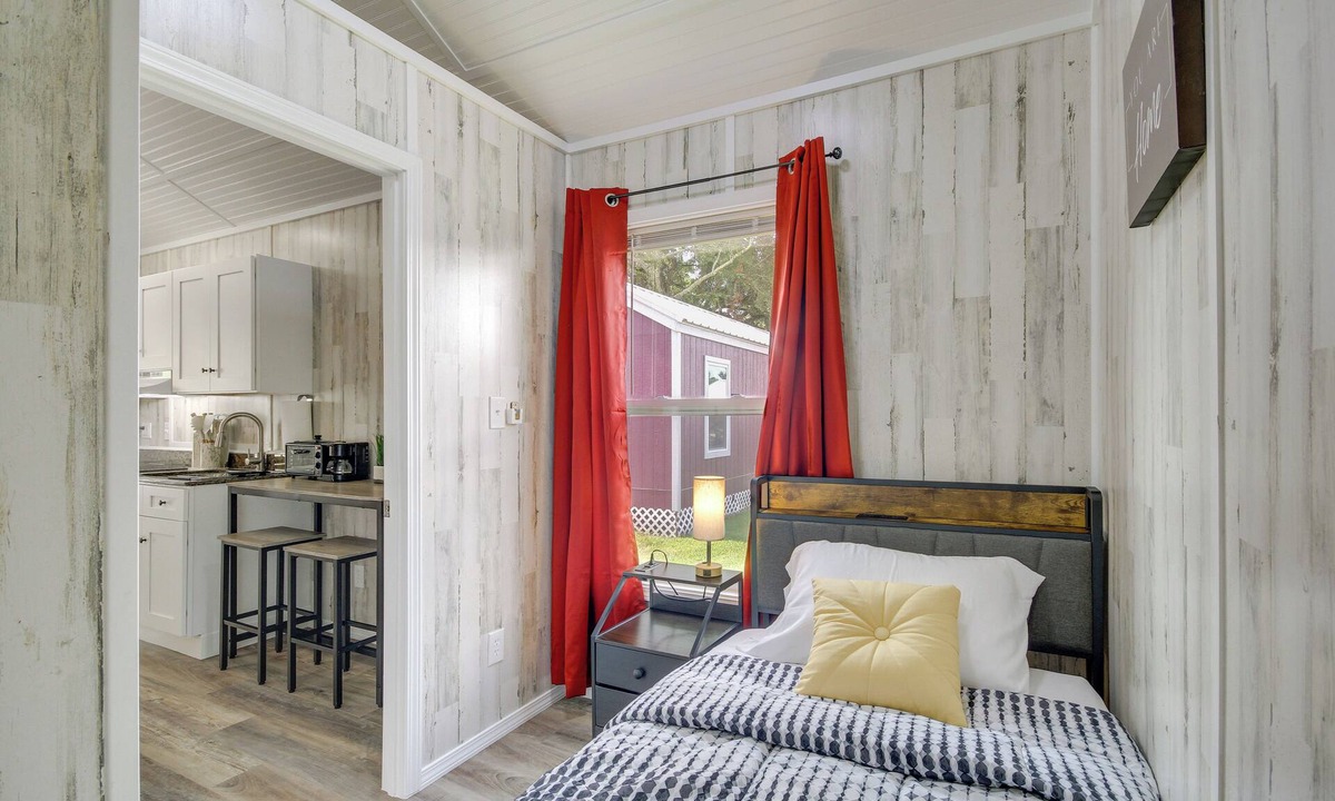 Picayune Cottage | Picayune Tiny Home Rental ~ 11 Mi to Space Center!