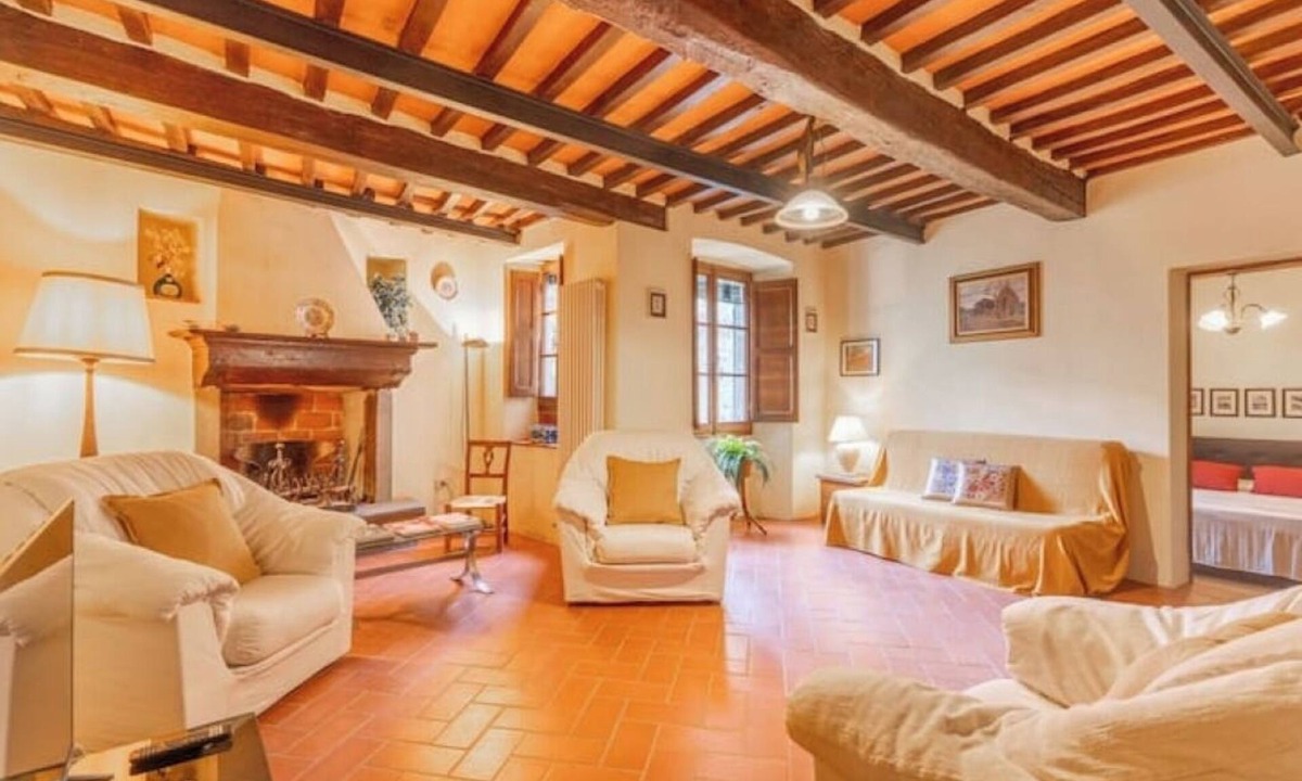 Mologno Apartment | Pieracchi Apartment: A Corner of History