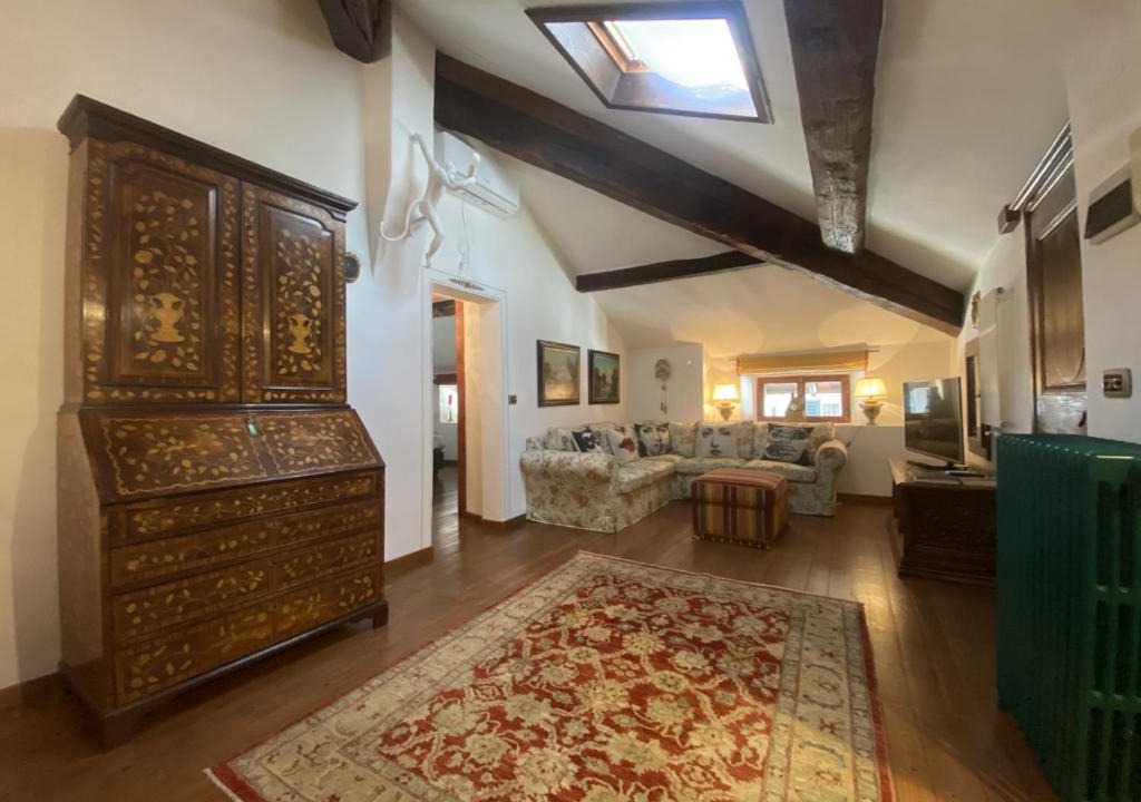 Chiavenna Apartment | Ponte del Mera Attic