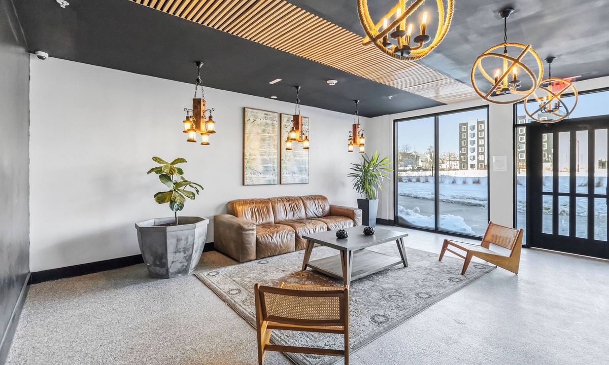Elizabeth Apartment | Private Luxury One Bedroom with Living Room, Pool & Garage